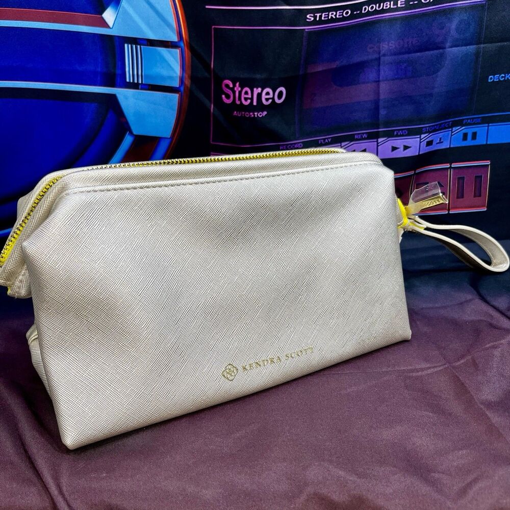 NWT Kendra Scott Dopp Kit Cosmetic Case Silver Zippered Pouch